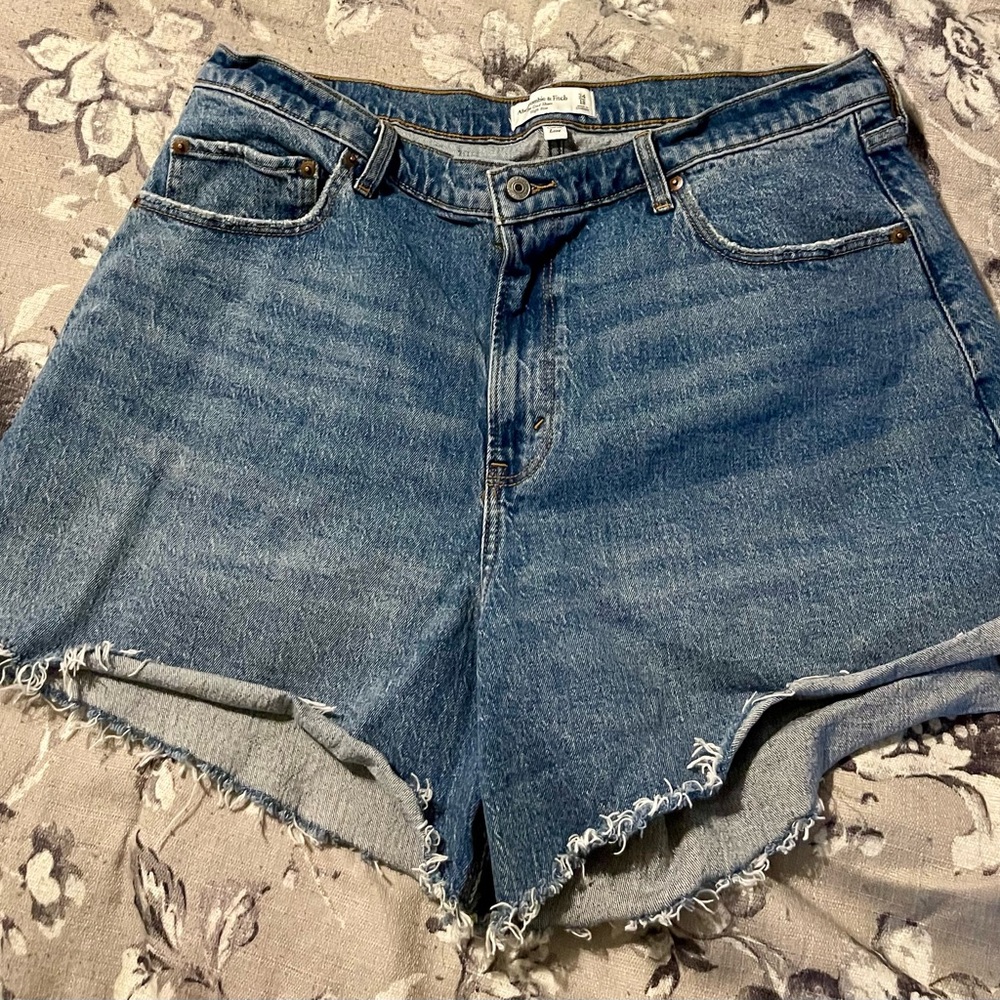 Abercrombie and Fitch high rise dad short size 18